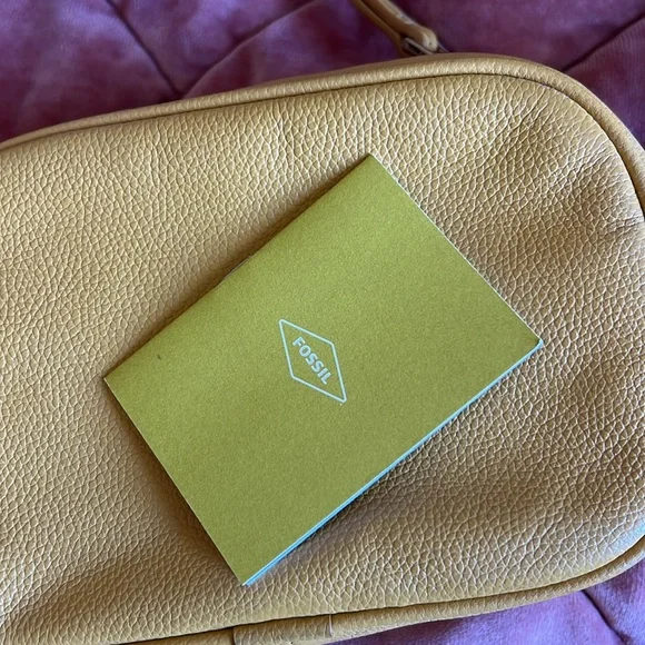 Fossil Crossbody - Picture 2 of 4